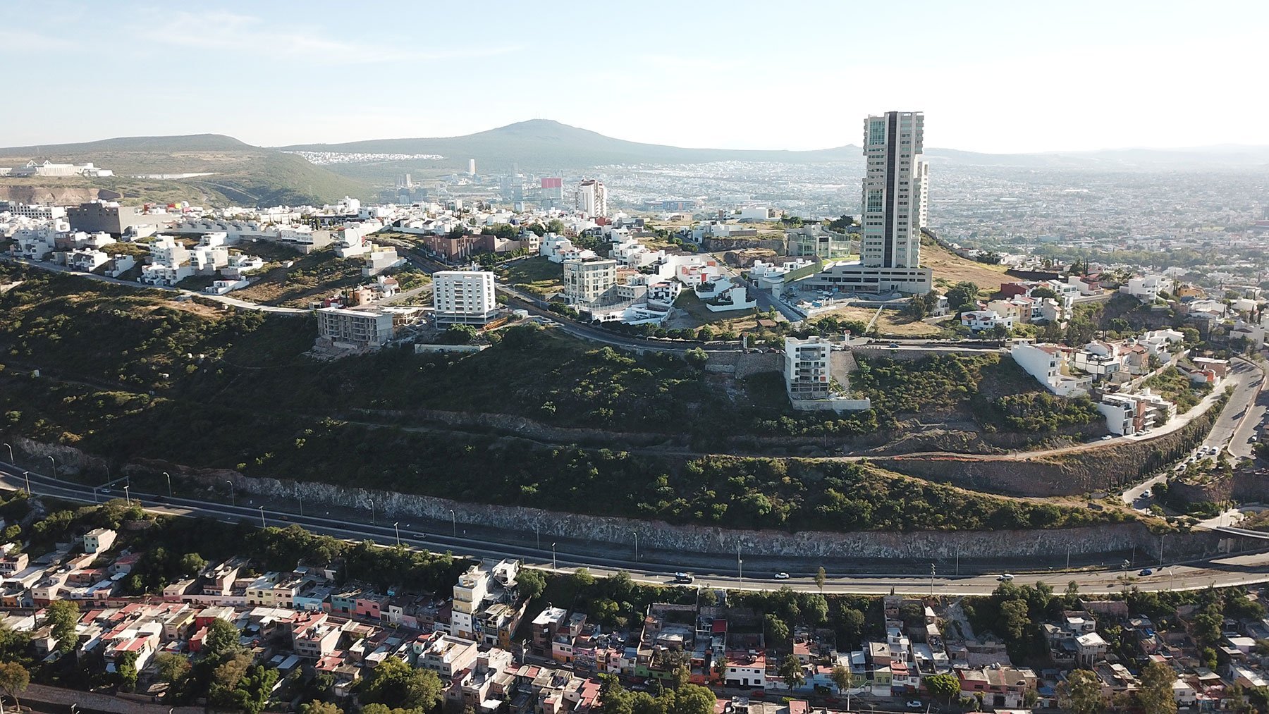 Desarrollo de usos mixtos consolidado como una de las zonas más importantes y con mayor plusvalía de Querétaro.